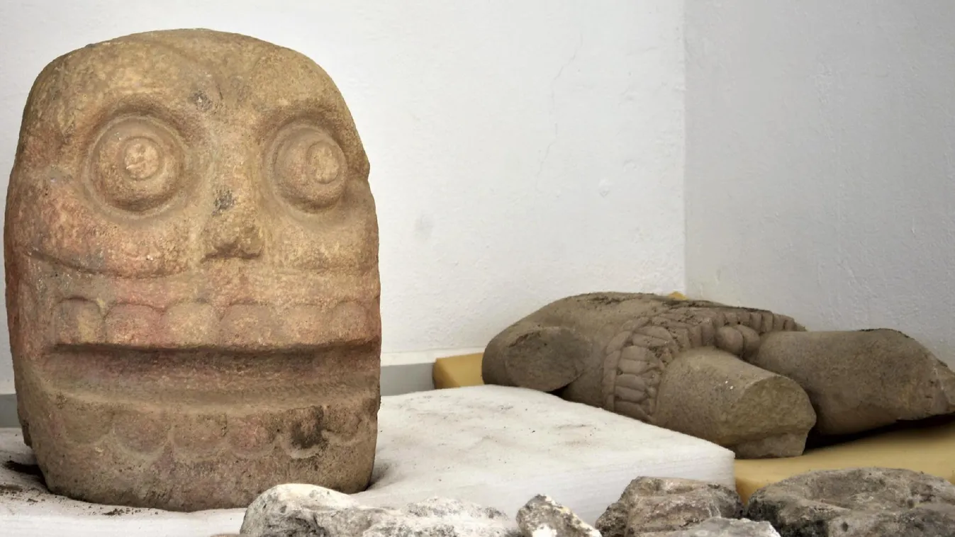 Megnyúzott emberek bőre volt a papi ruha