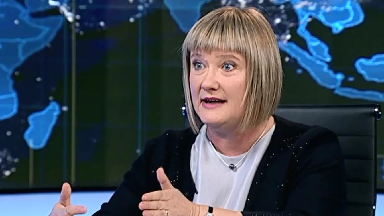 Gál Kinga: Felfordult a világ