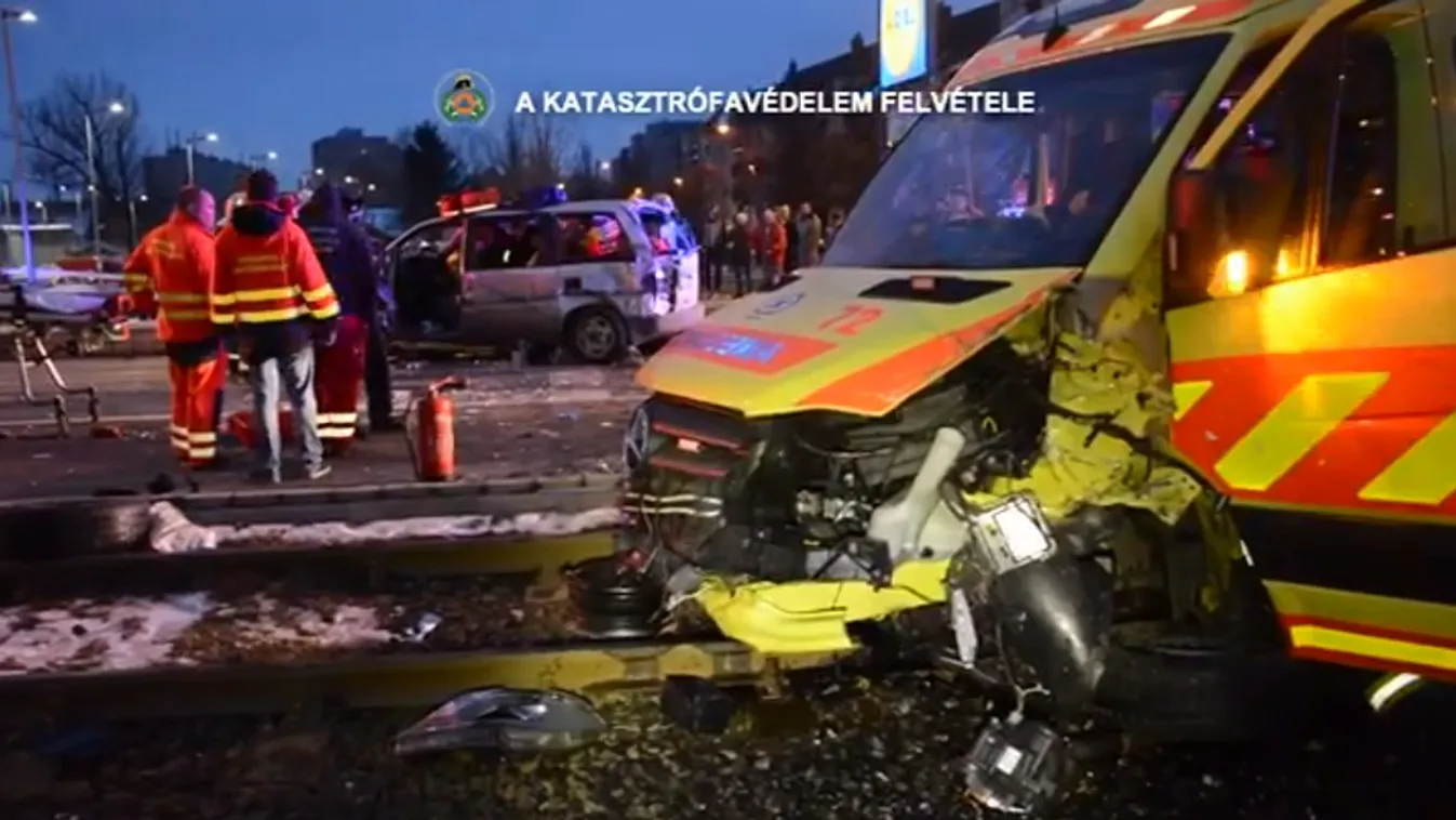 Csúnya balesetet szenvedett a mentőautó