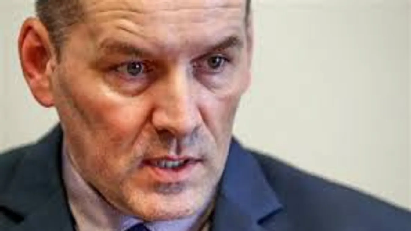 Volner nem vállal közösséget a ripacskodókkal