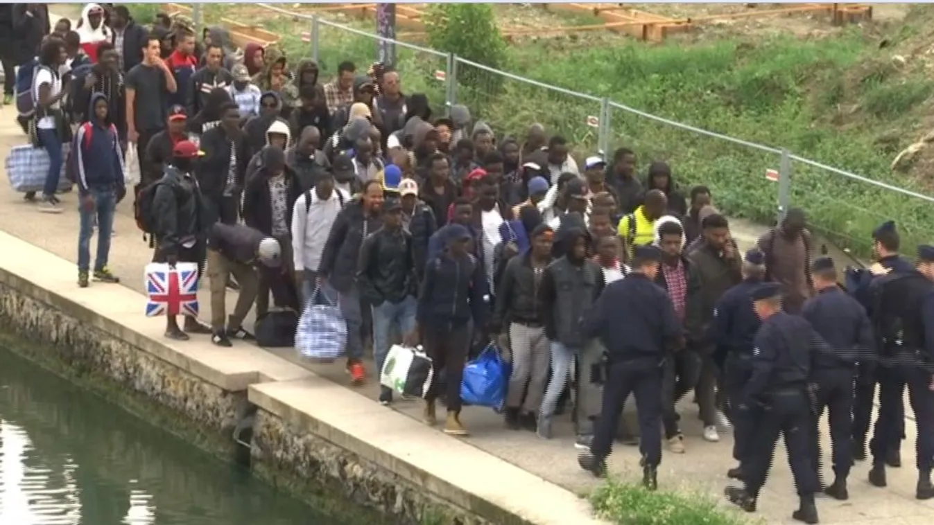 Nincs több befogadóhely a migránsoknak Párizsban