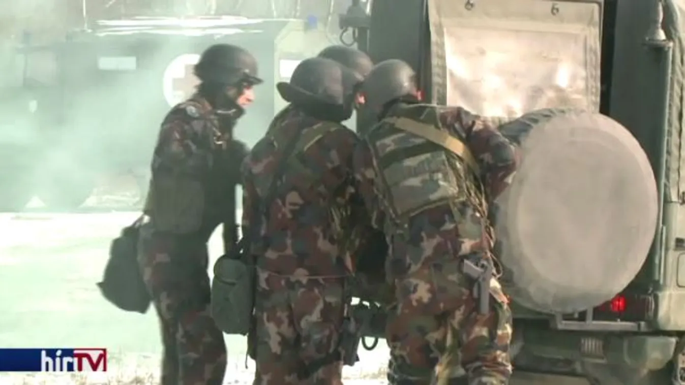 Látványos gyakorlattal fejeződött be a honvédségi kiképzés