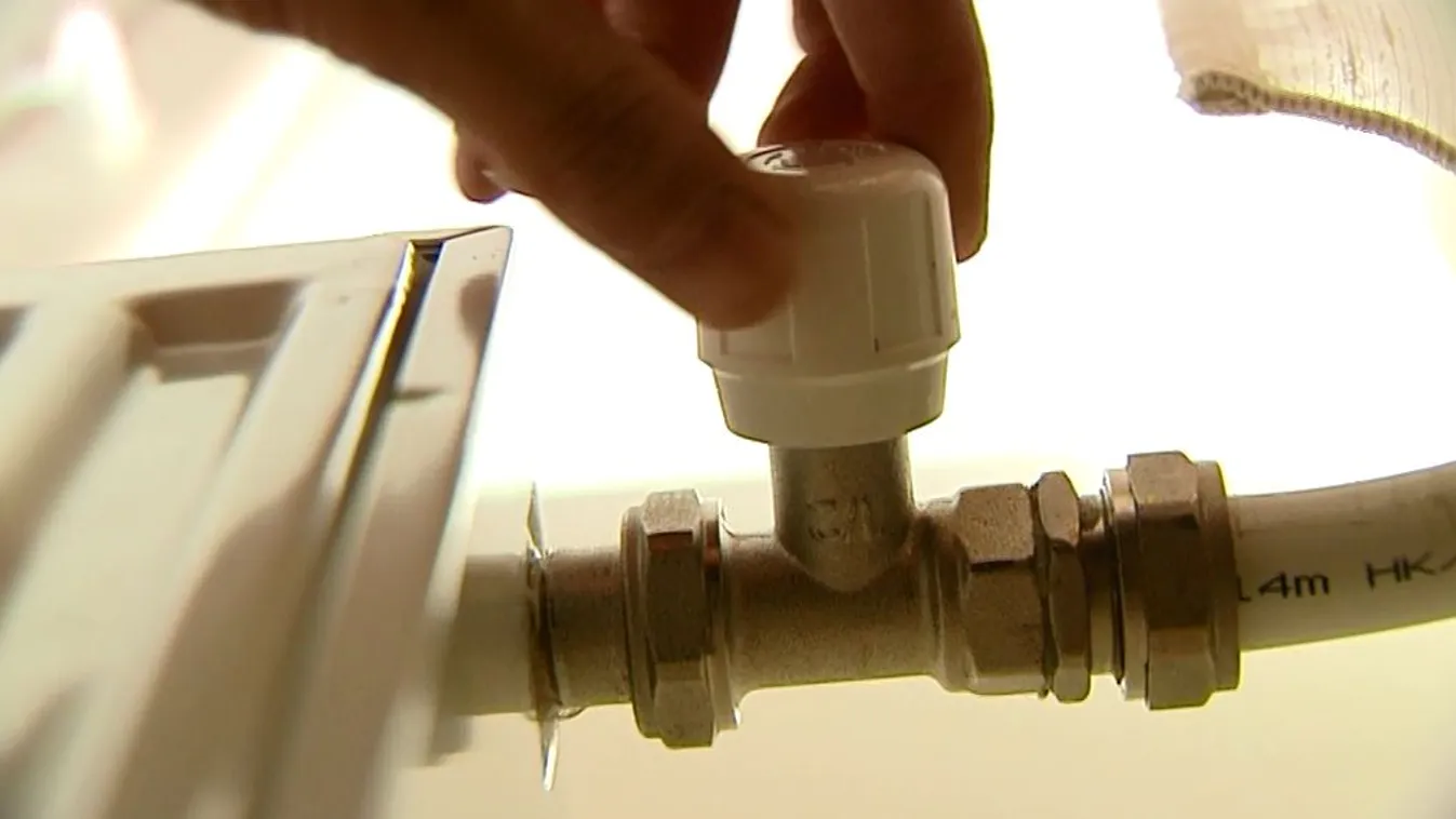 Kevesebb mint a felére csökkent a magyar lakosság közműtartozása