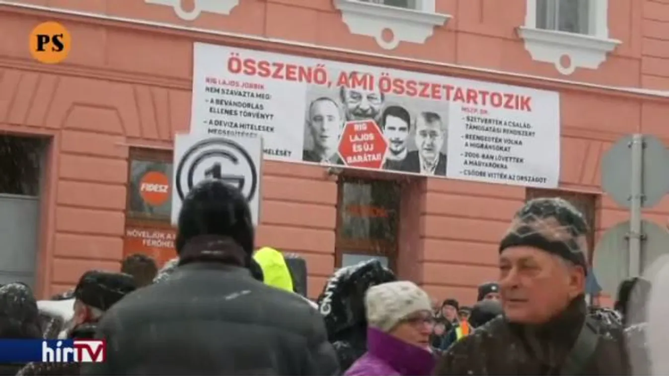 A kormánypárti tüntetők elállták az ellendemonstrálók útját