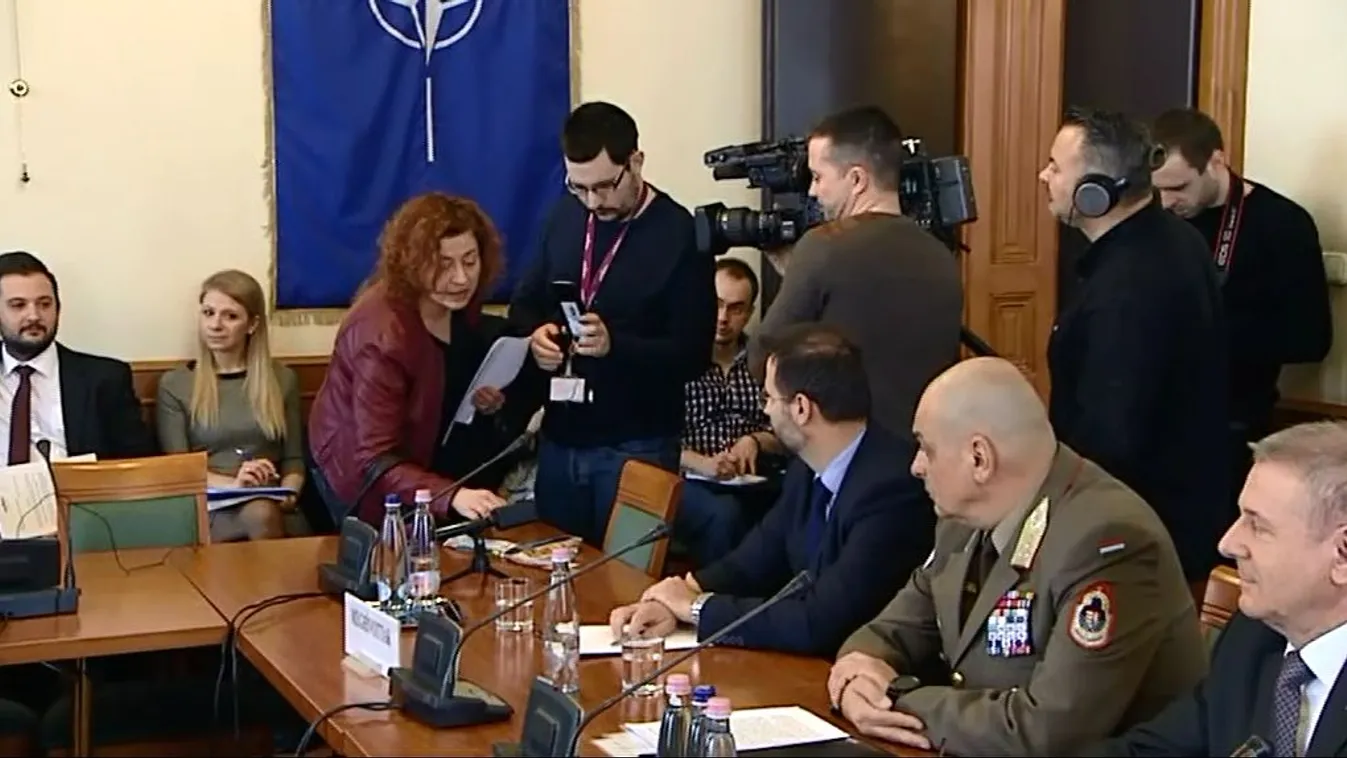 Az MSZP-s és a DK-s képviselő is kiviharzott a bizottsági ülésről