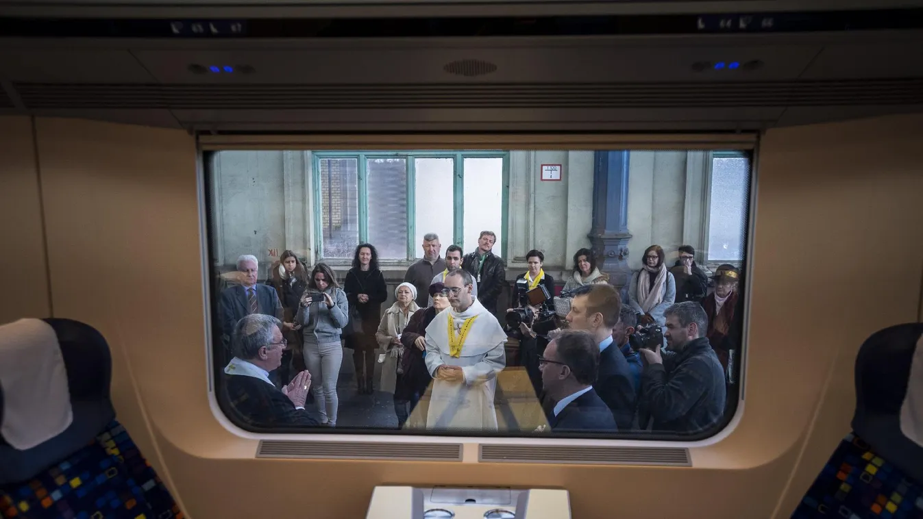 Ezrek mennek Csíksomlyóba a zarándokvonattal