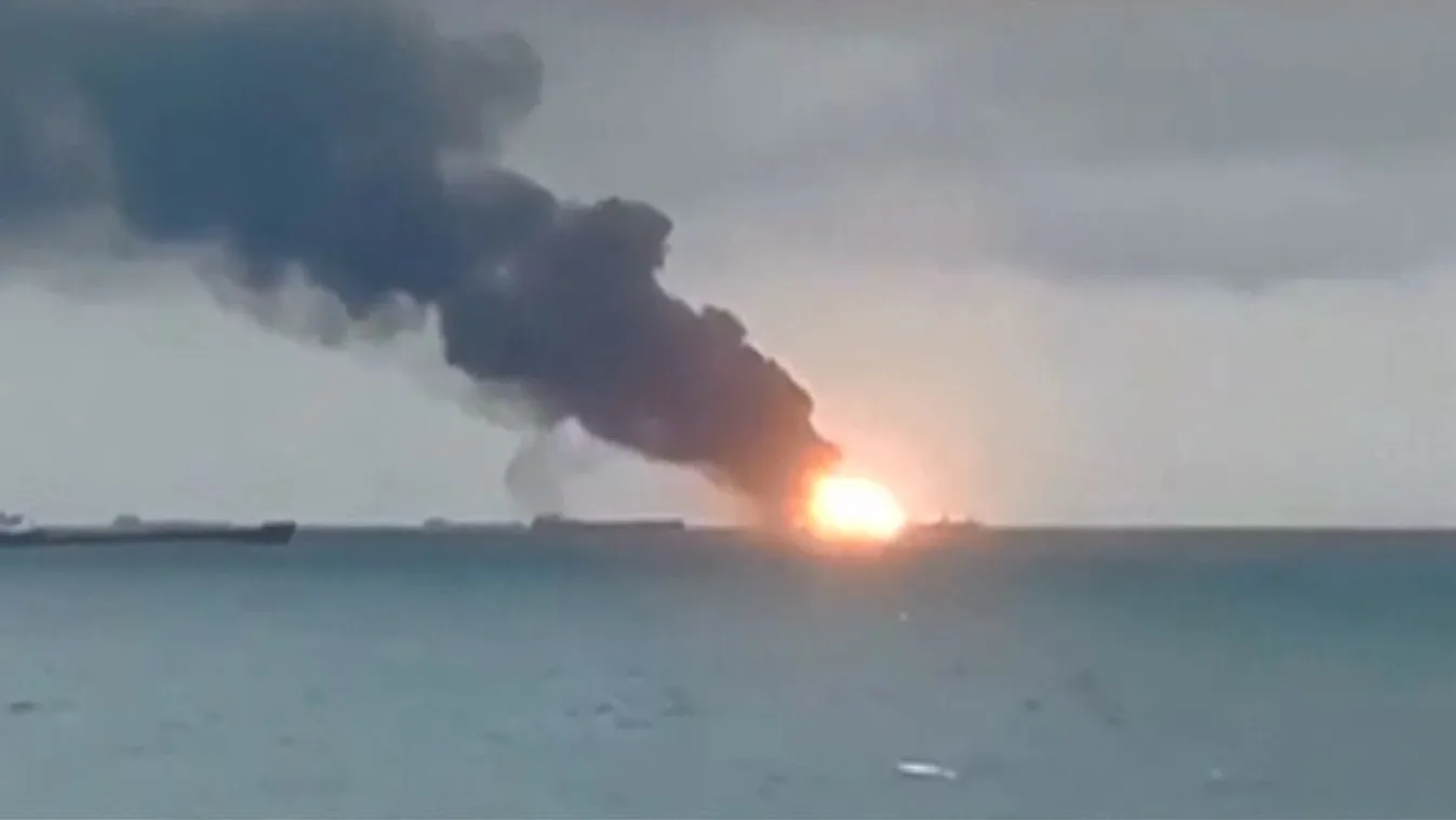 Két tartályhajó égett le a Kercsi-szorosban