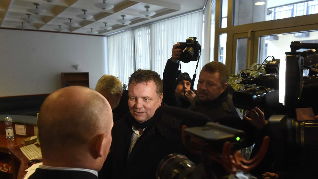 Átadták követeléseiket a szakszervezetek