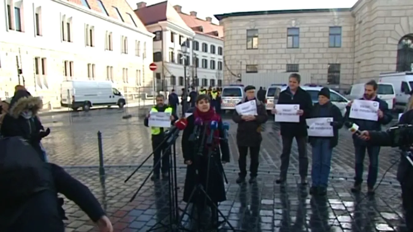 Szinte csak újságírók voltak az összellenzéki demonstráción