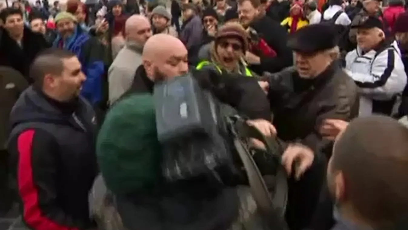 Előállították és kihallgatták az Echo TV stábját megtámadó férfit
