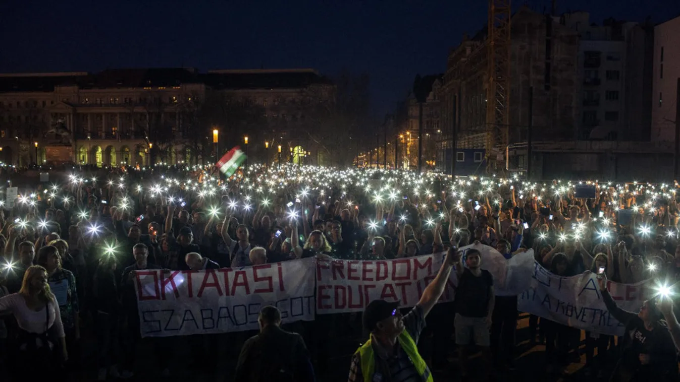 A kormány szerint külföldről finanszírozzák a tüntetéseket, Hadházy trágár módon reagált
