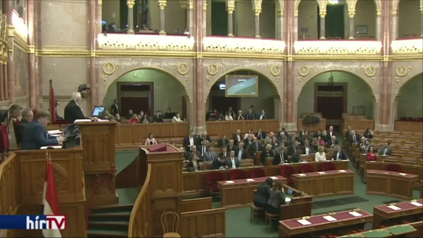 Díszletnek kellett a parlament az ellenzéki színházhoz