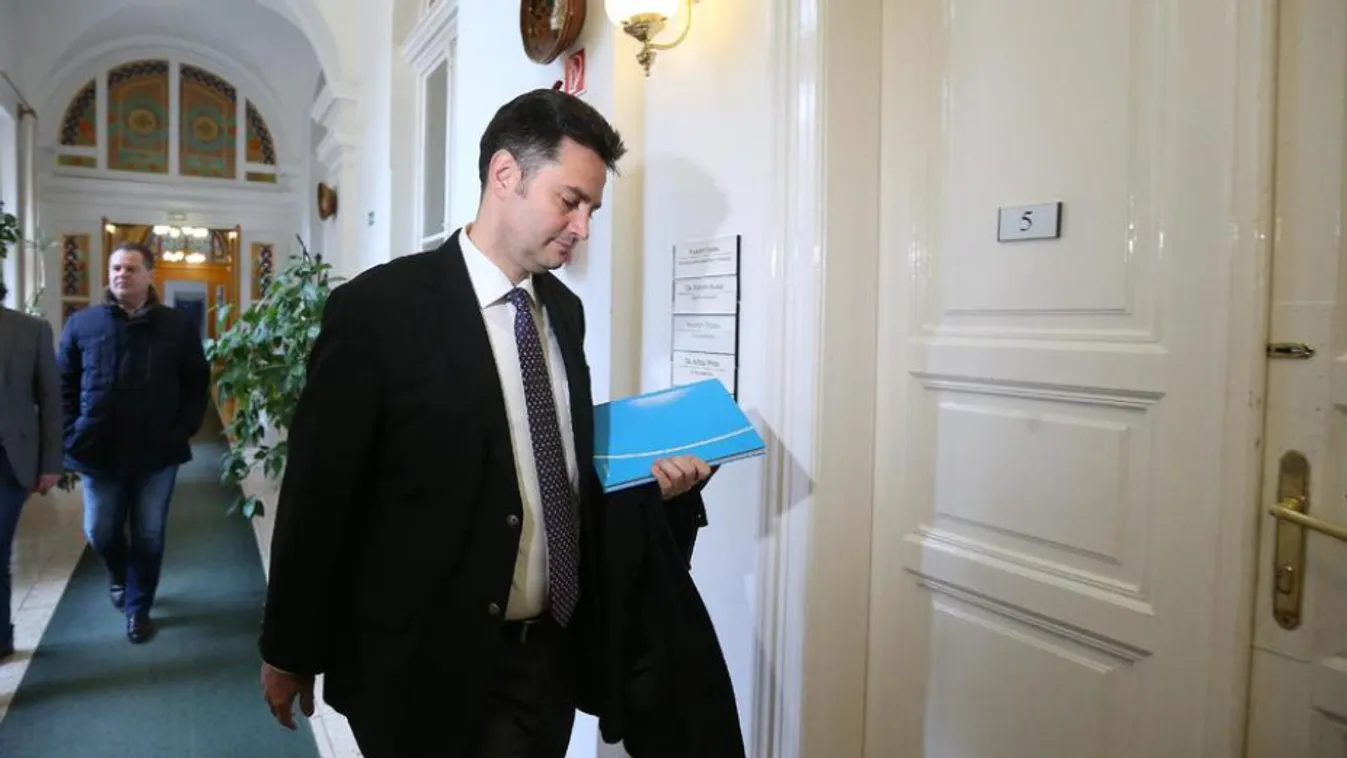 Márki-Zayt is érinti a hódmezővásárhelyi strand felújítása miatt indult nyomozás