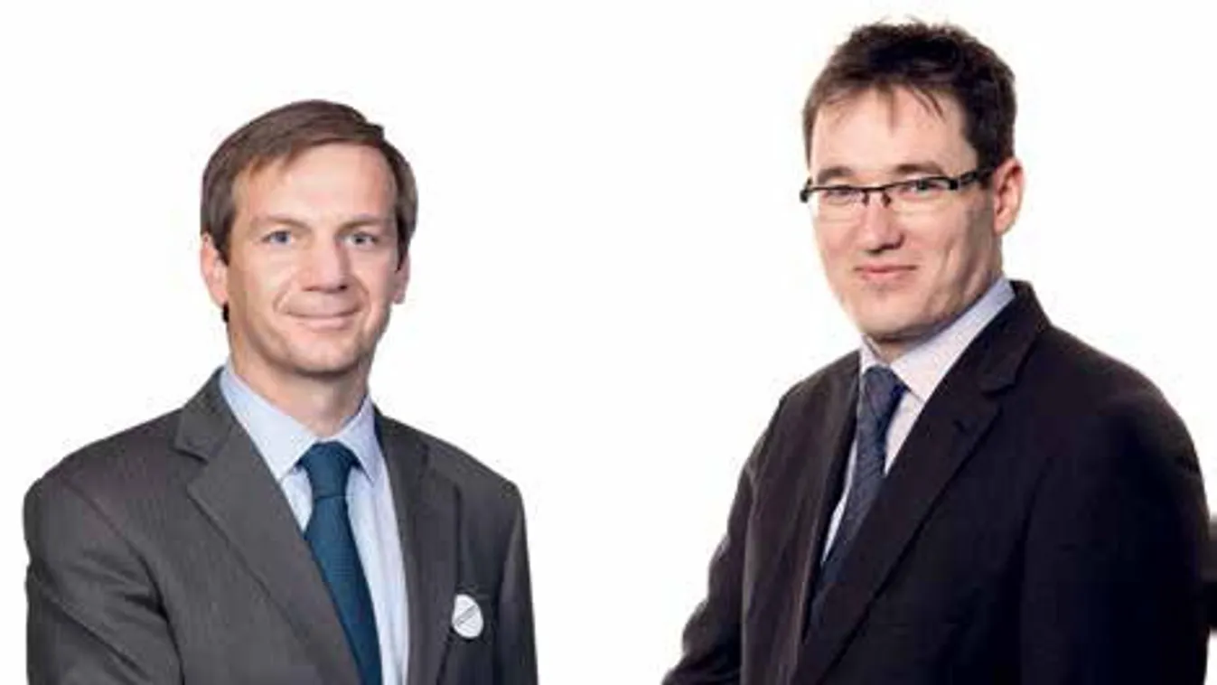 Bajnai Karácsony mellett áll