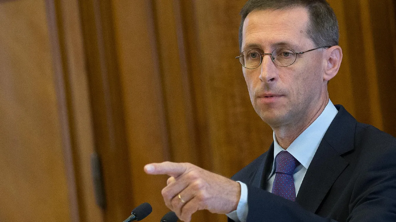 Varga Mihály: Egyre népszerűbb a kisadózók tételes adója