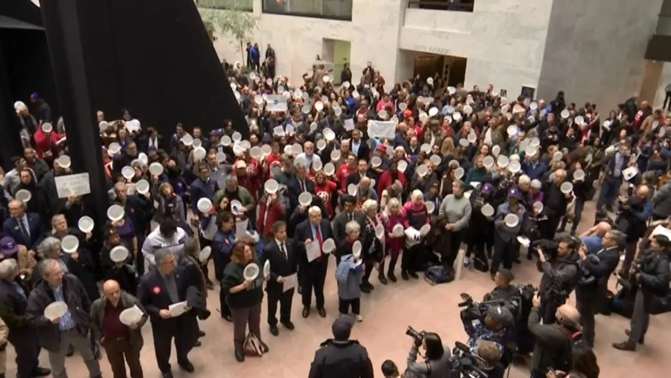 Marad a patthelyzet a kormányzati leállás miatt