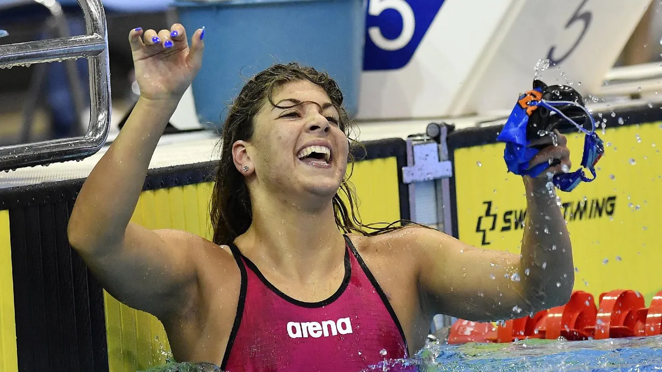 Szilágyi Liliána zöld-fehér úszódresszt ölt