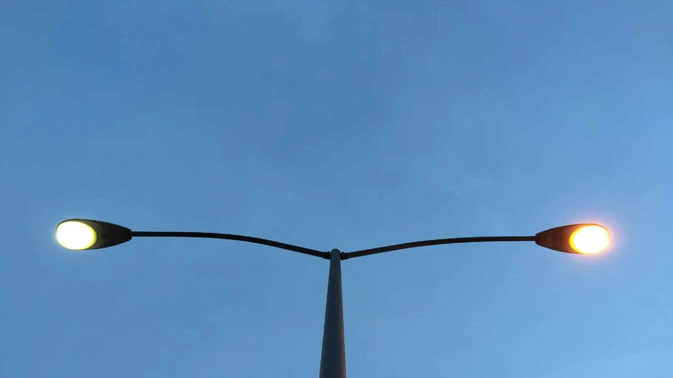 Égnek a lámpák – Panaszkönyv