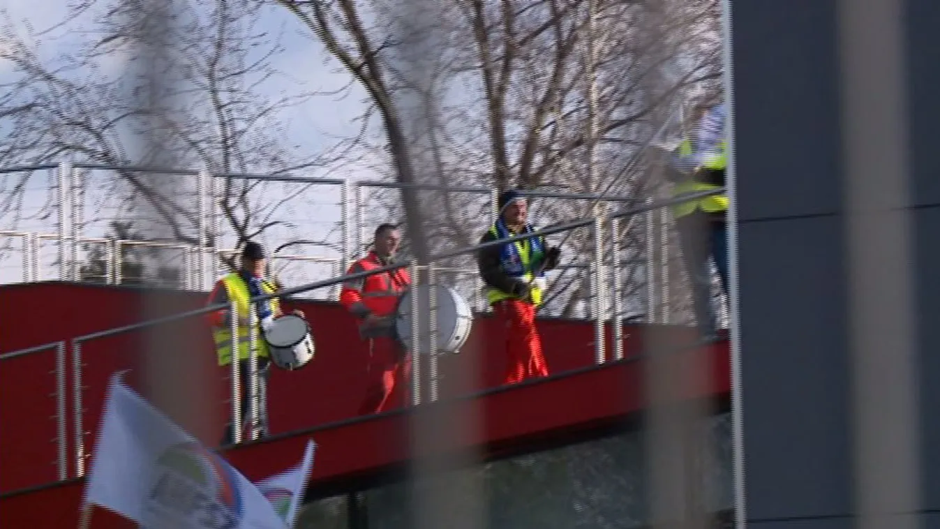 Folytatódik a sztrájk a győri Audiban