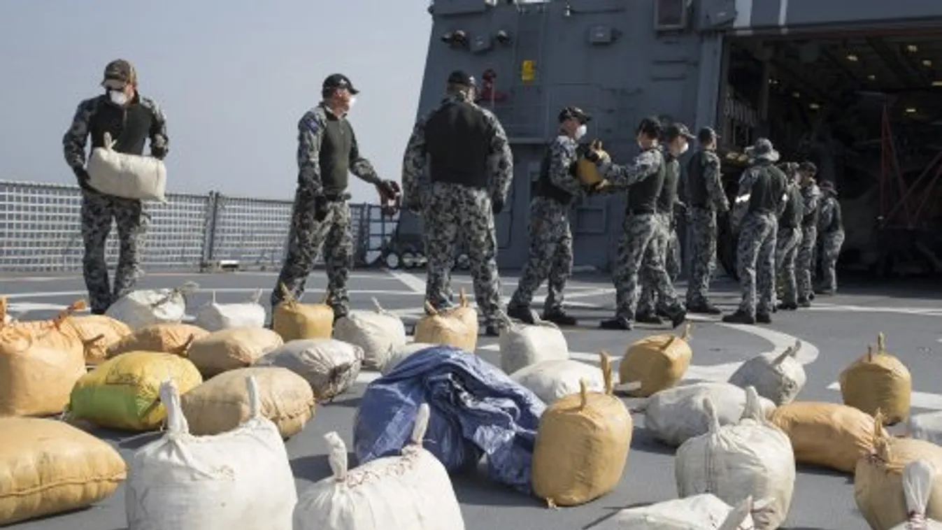 Több tonna hasist foglalt le egy hadihajó