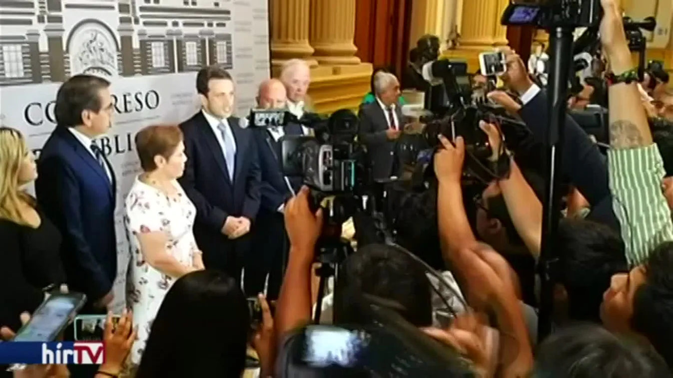 Hatalmas tömegtüntetésre szólított az ideiglenes államfő