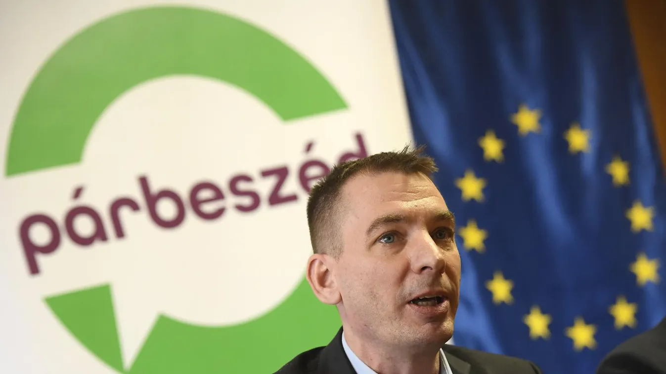 Jávor Benedek elismerte, hogy Brüsszelből utalnak pénzt a migránskártyákra