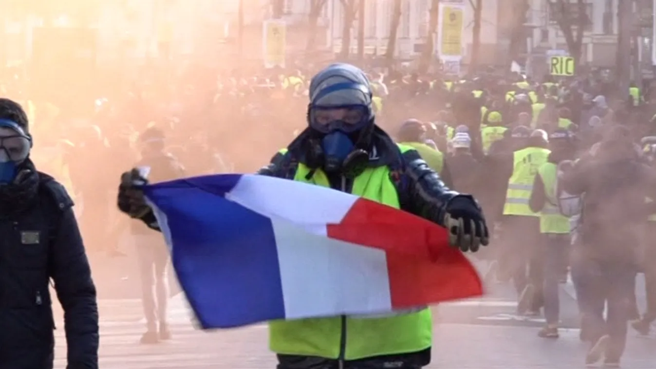 Népszavazással szerelheti le a sárga mellényeseket Macron