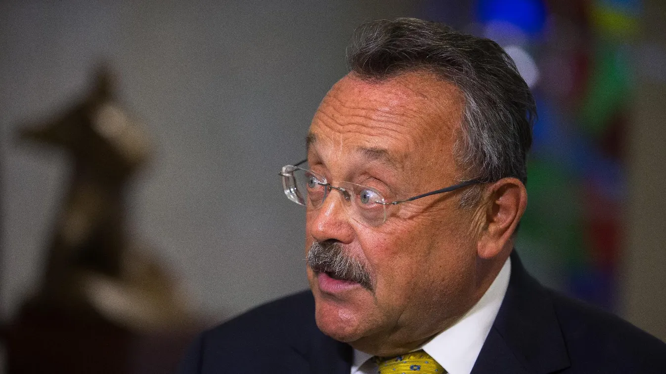 Titkolózik a Magyar Ügyvédi Kamara a náci karlendítéses ügyben