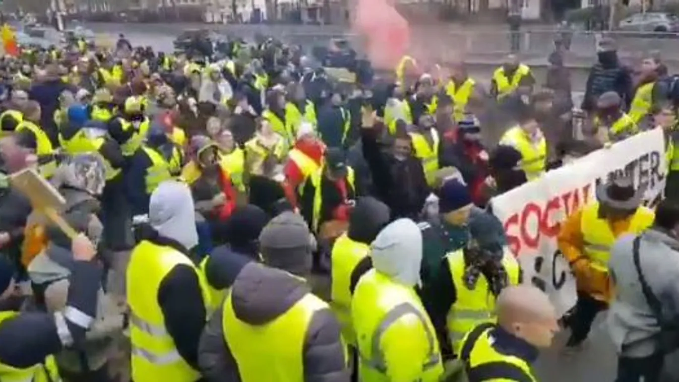 Harmadik hónapja tüntetnek a sárgamellényesek