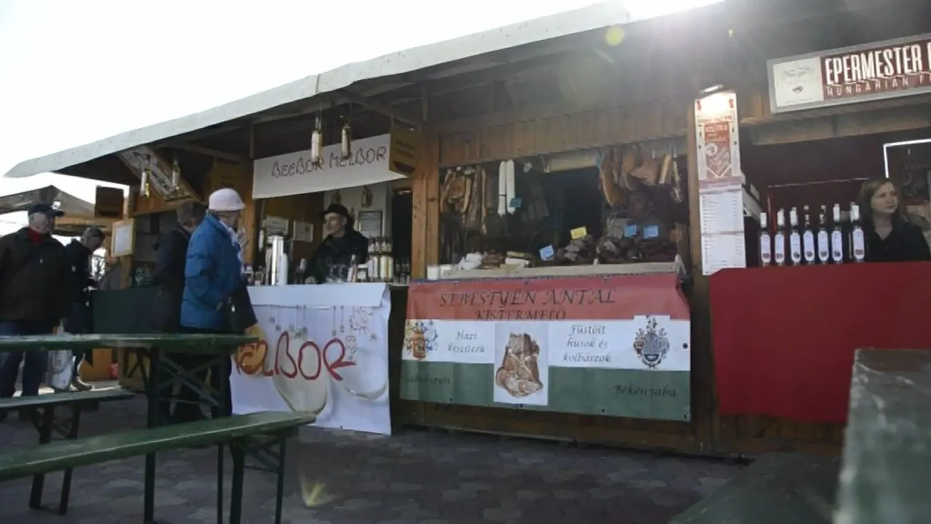 Disznótorost ültek Székesfehérváron