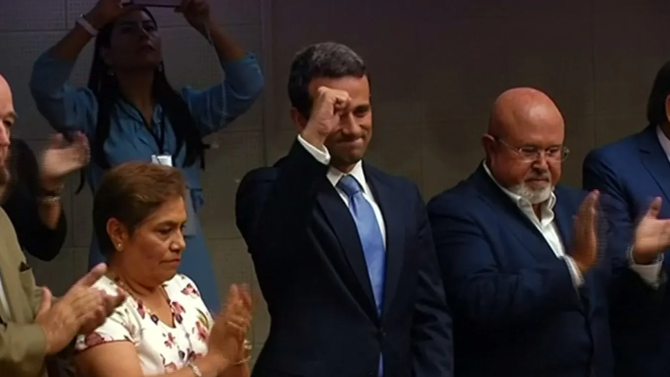 Hatalmas tömegtüntetésre szólított az ideiglenes államfő