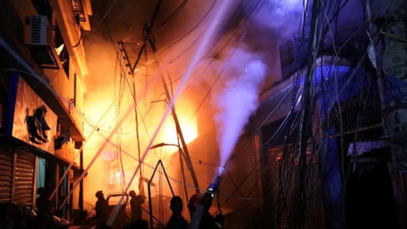 Bangladesben 70-en haltak meg egy épülettűzben