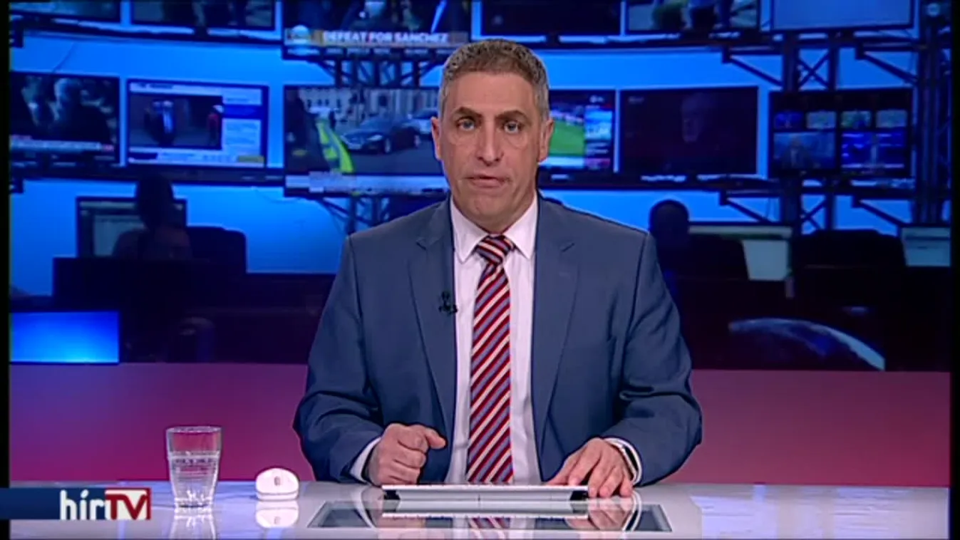 „A társadalomnak kellene megkövetelni a megfelelő politikusi viselkedést”