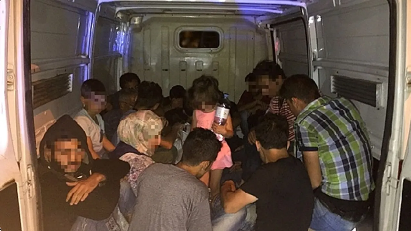 Huszonnyolc pakisztánit szállított, két év tíz hónapot kapott