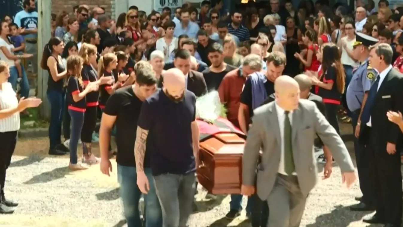 Eltemették Emiliano Salát