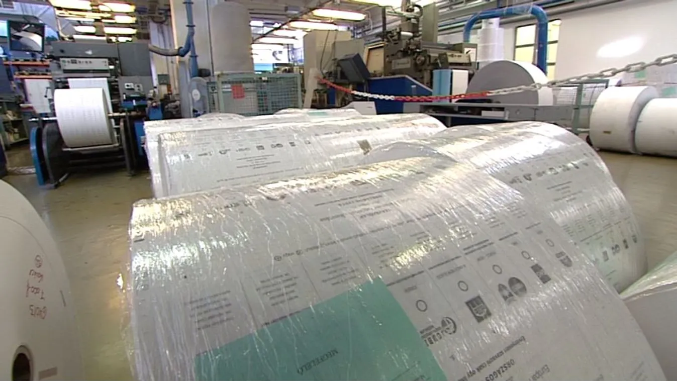 A választási iroda munkatársai már készülnek az EP-voksolásra