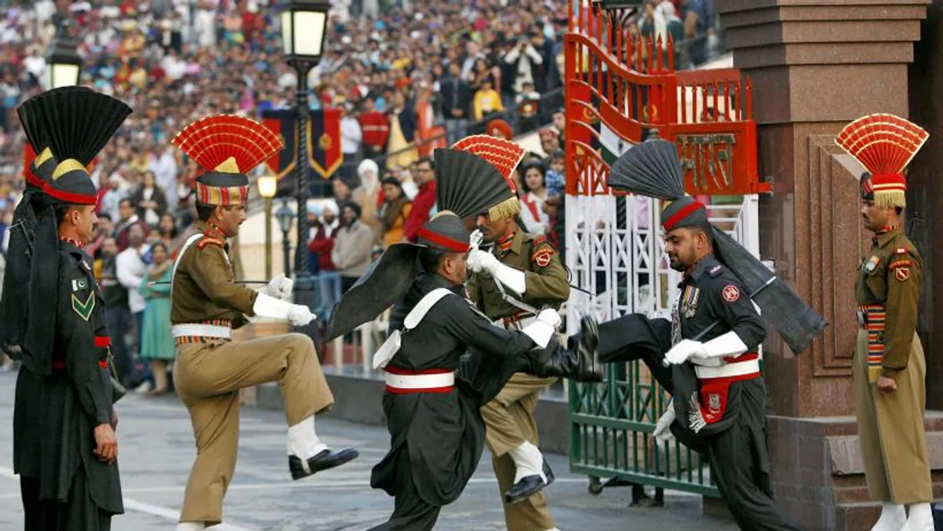 Pakisztán lelőtt két indiai gépet