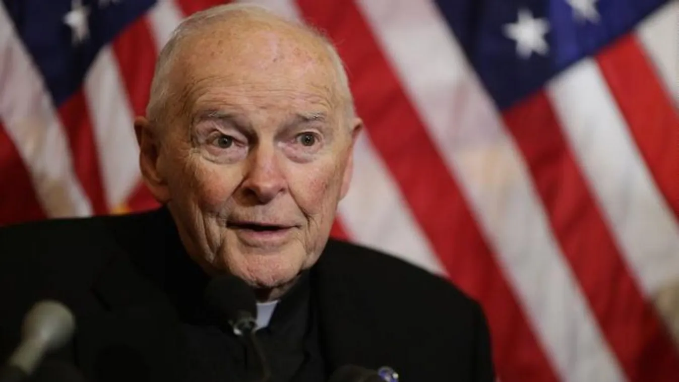 Szexuális visszaélései miatt kitaszították egy érseket