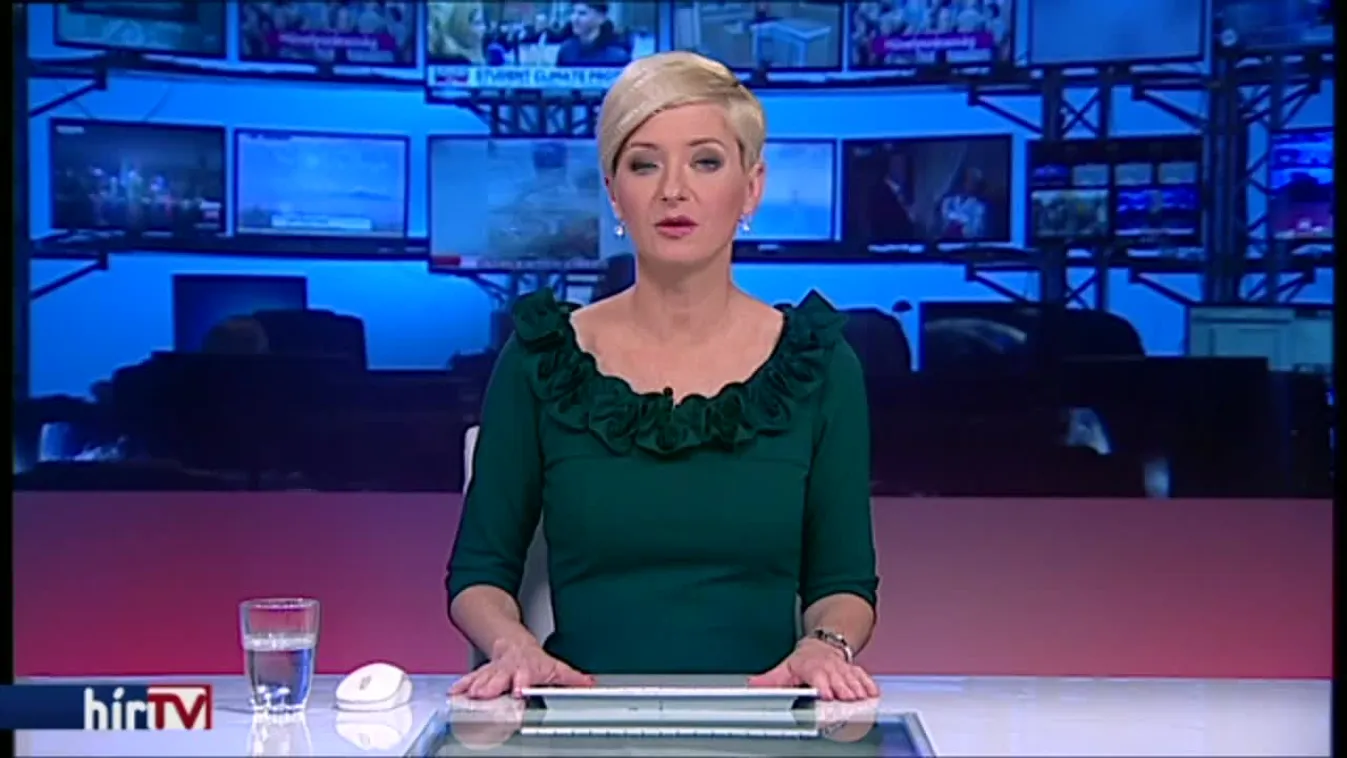 Ezrek vesztegelnek a reptéren