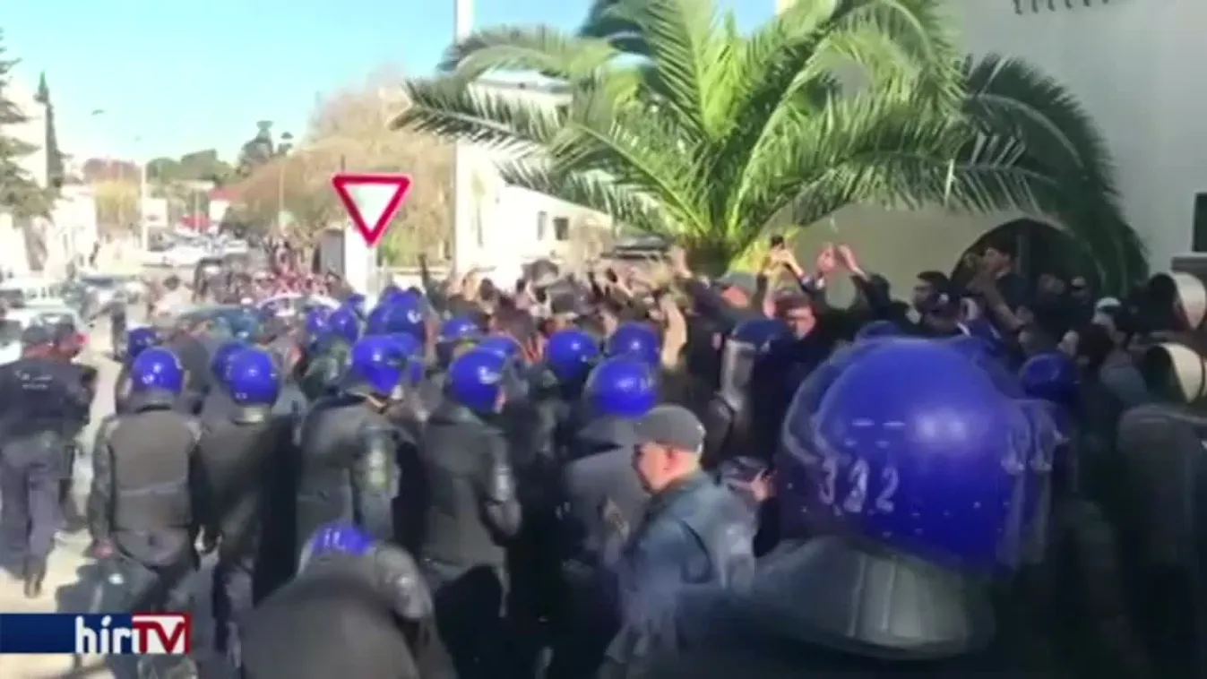 Az ötödik mandátum már sok lett, tízezrek vonultak az utcára