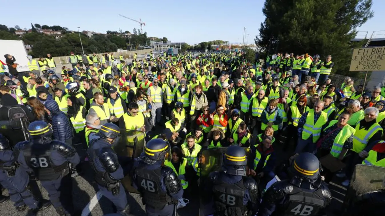 Tűzparancs mellett, de békésen telt a délután Párizsban