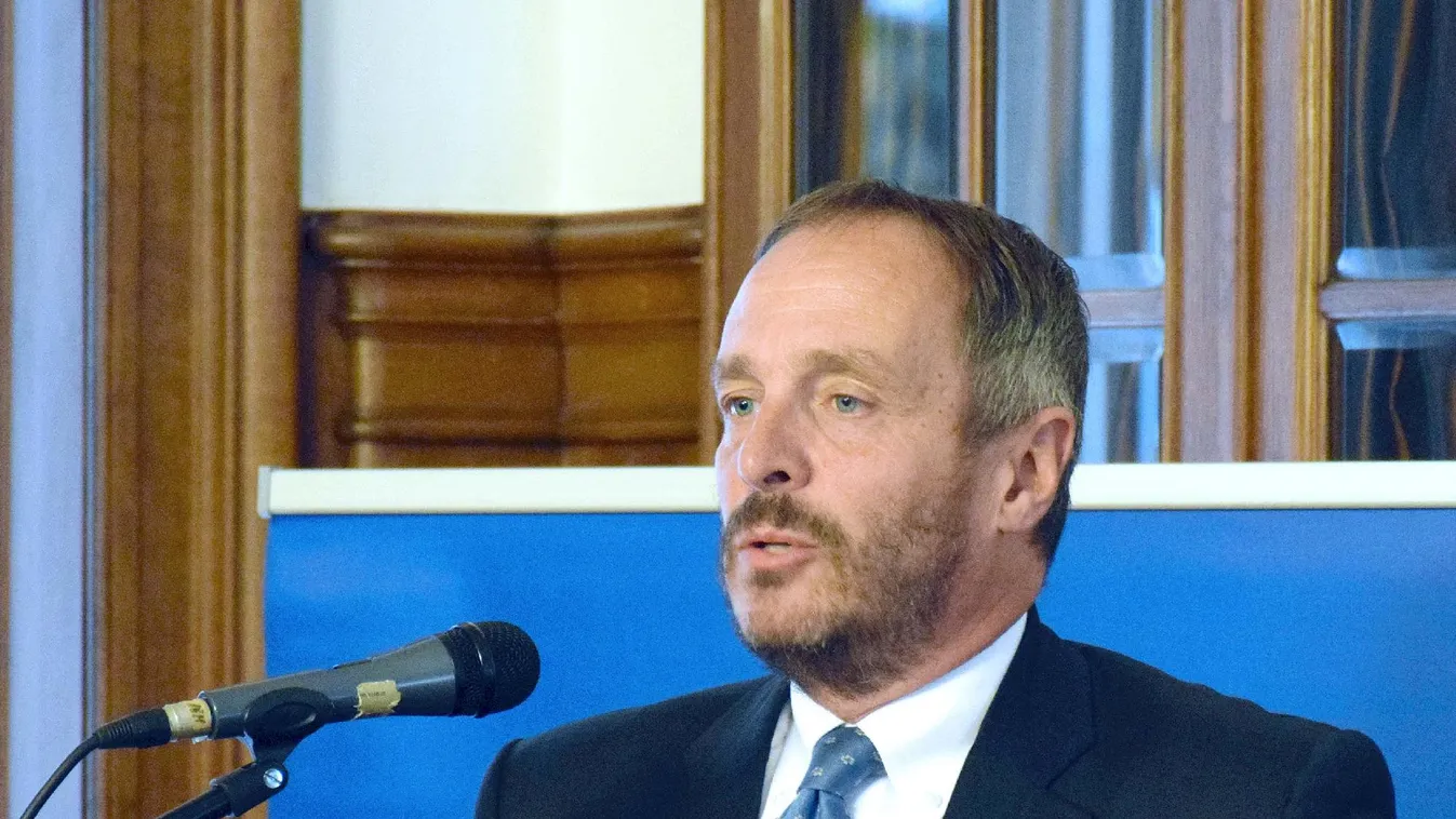 Hölvényi György: Nem engedhetjük meg Magyarország etnikai térképének átalakítását