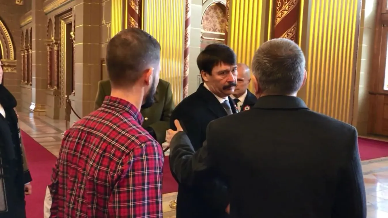 Áder János és Kövér Lászlót gúnyolta ki az Párbeszéd politikusa