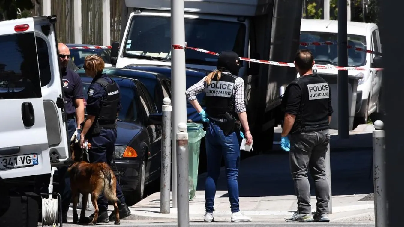 Két férfi óvoda vagy rendőrök ellen tervezett merényletet Párizsban