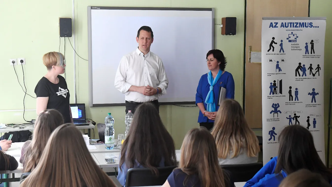 Rendhagyó osztályfőnöki órát tartottak az autizmus világnapján Budapesten