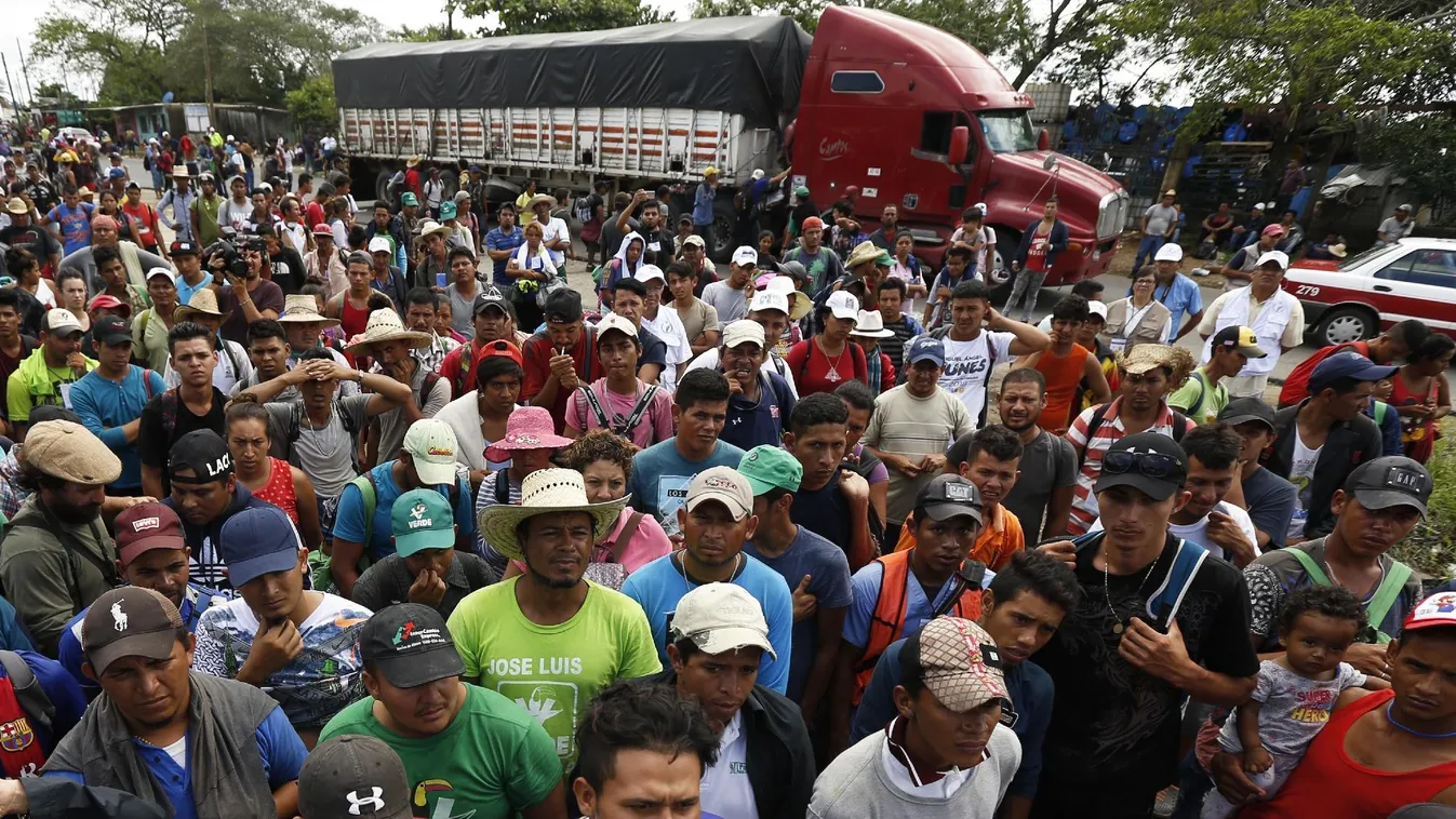 Félmillió dollárt adományozott az Egyesült Államokba igyekvő migránskaravánnak Ferenc pápa