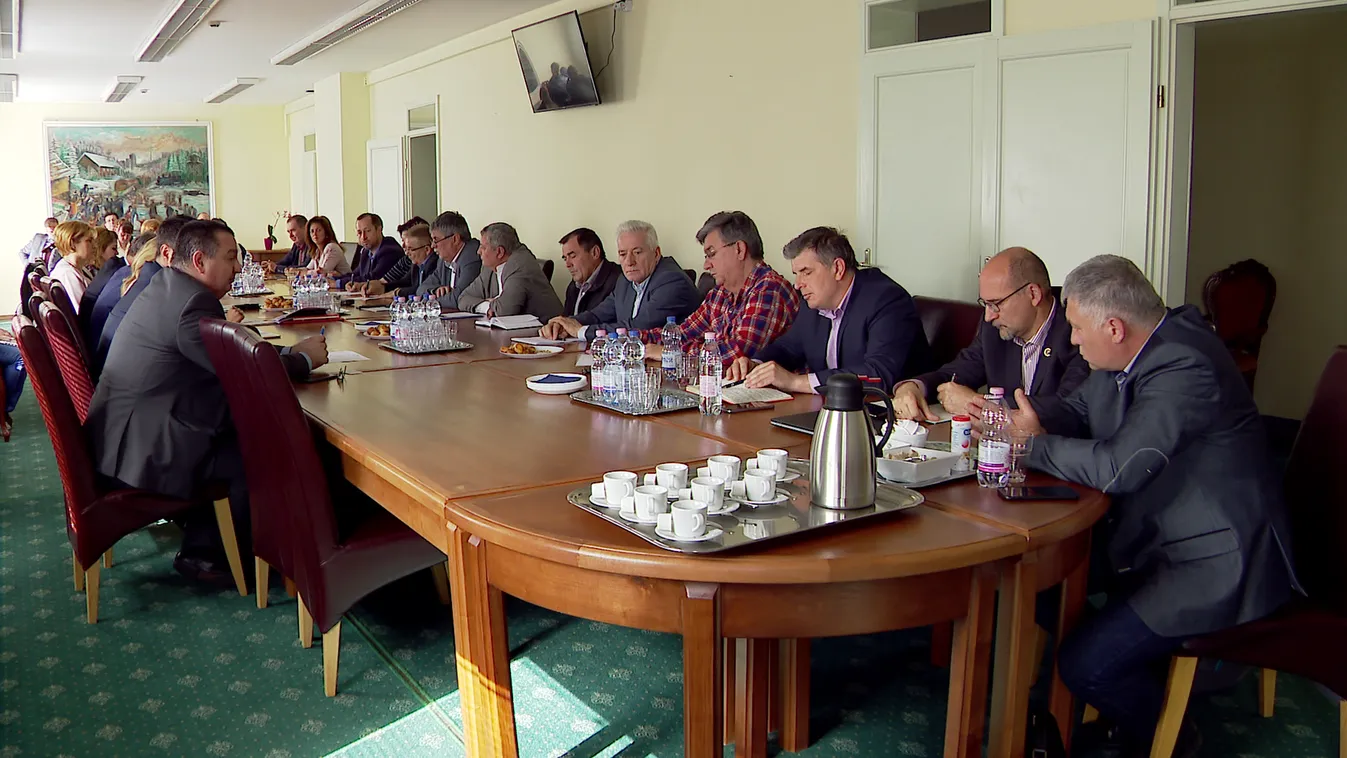 Hároméves bérmegállapodást szeretnének a szakszervezetek