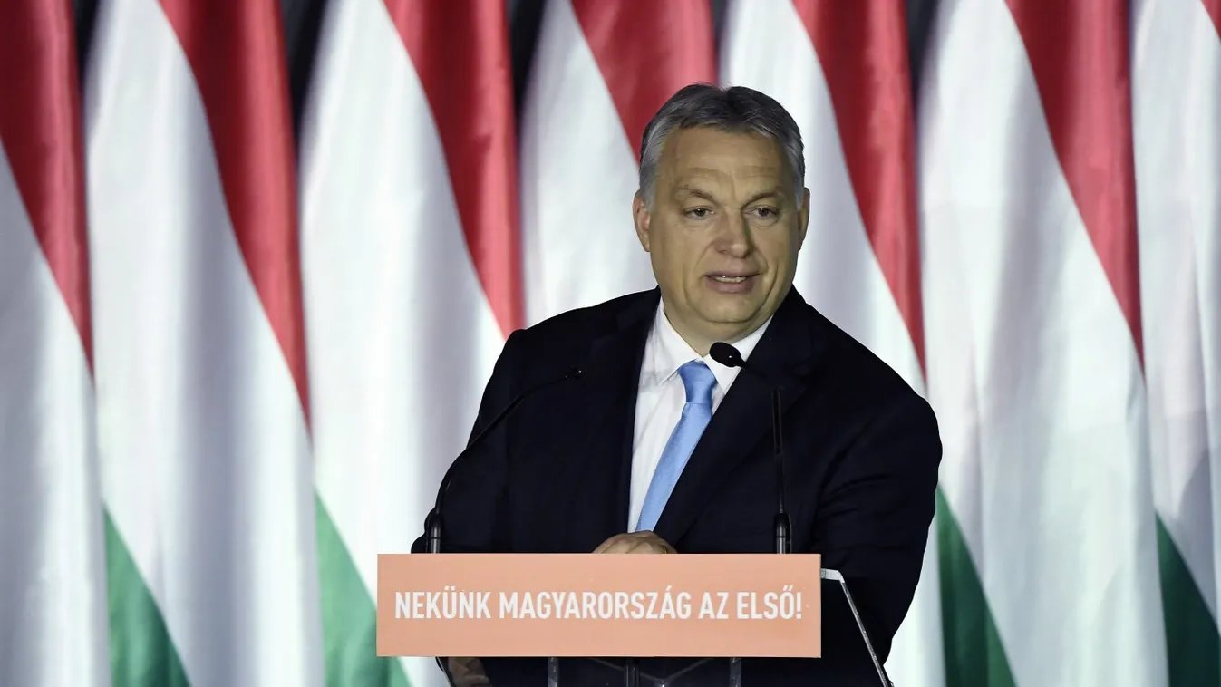 Óriási tömegek Orbán Viktor bevándorlásellenes hét pontja mellett