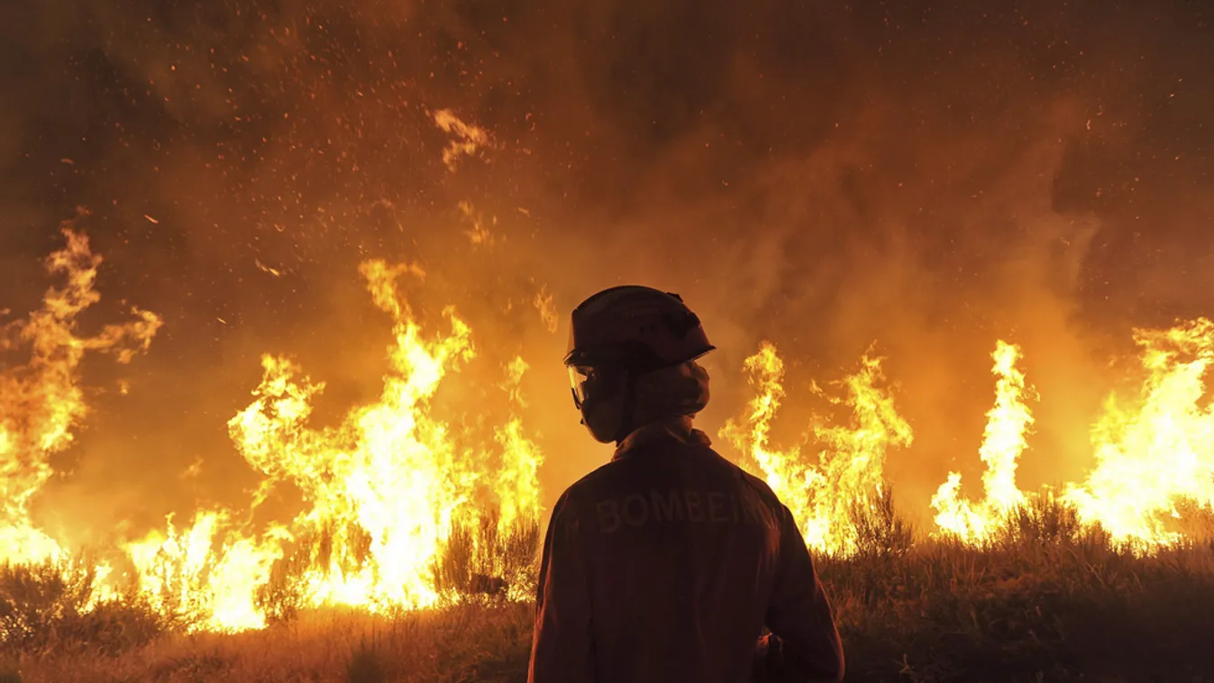 Harminc tűzoltó lett áldozata egy kínai erdőtűznek