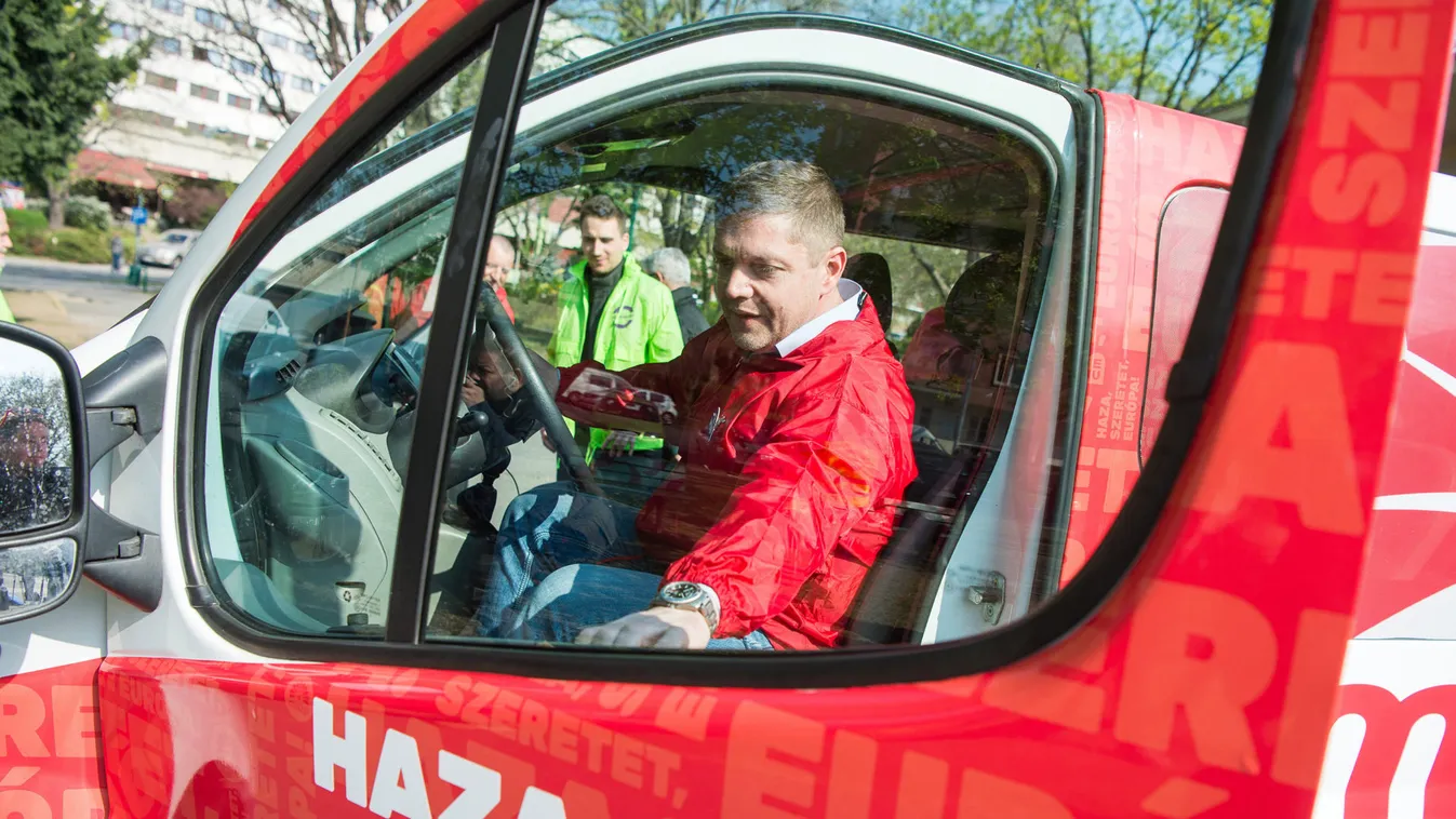 Ujhelyi István: Kijátsszuk a plakáttörvényt